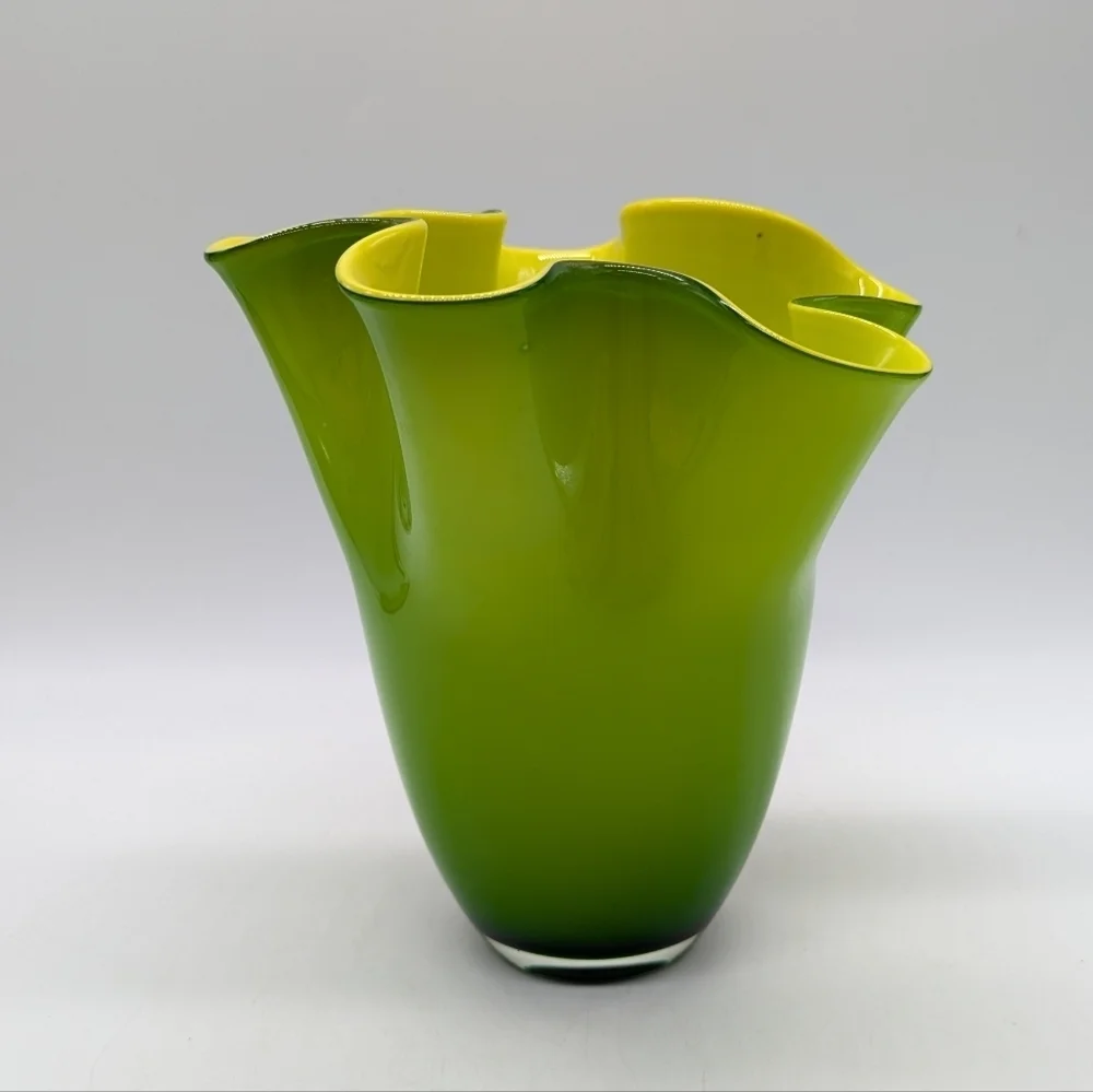 Green Yellow Handkerchief Ruffle Edge Glass Art Vase